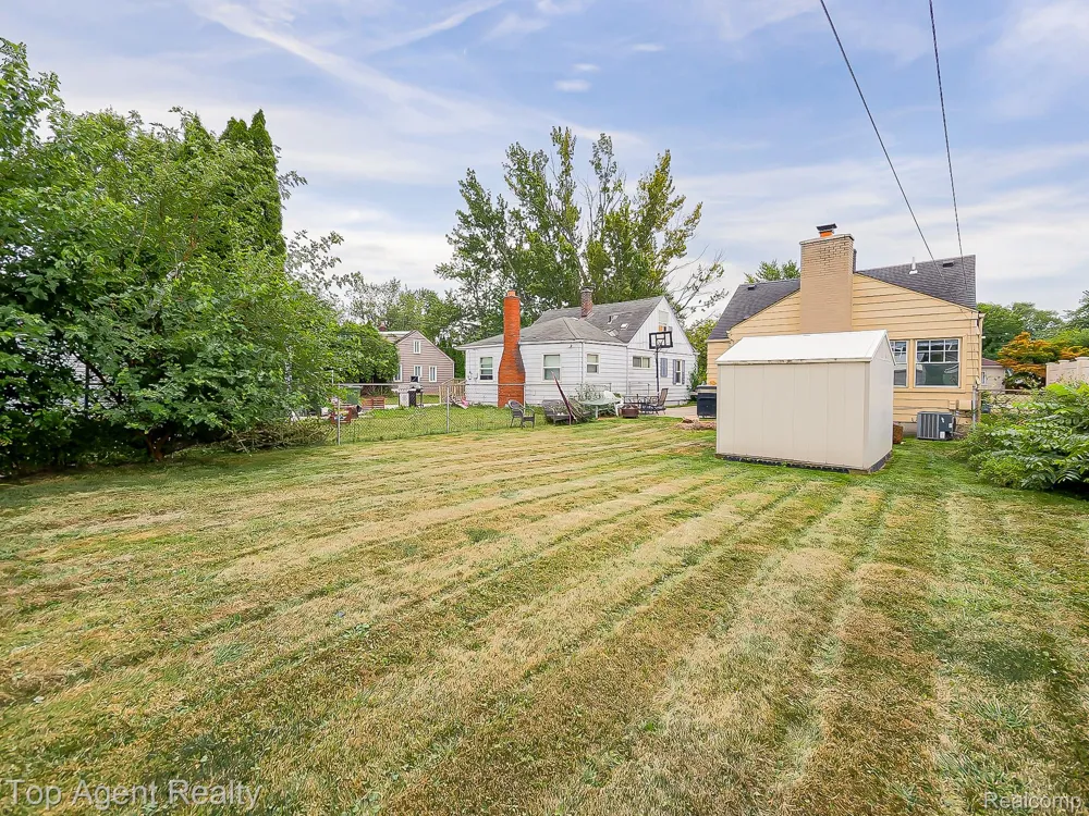 17236 Euclid Avenue Allen Park City, MI 48101