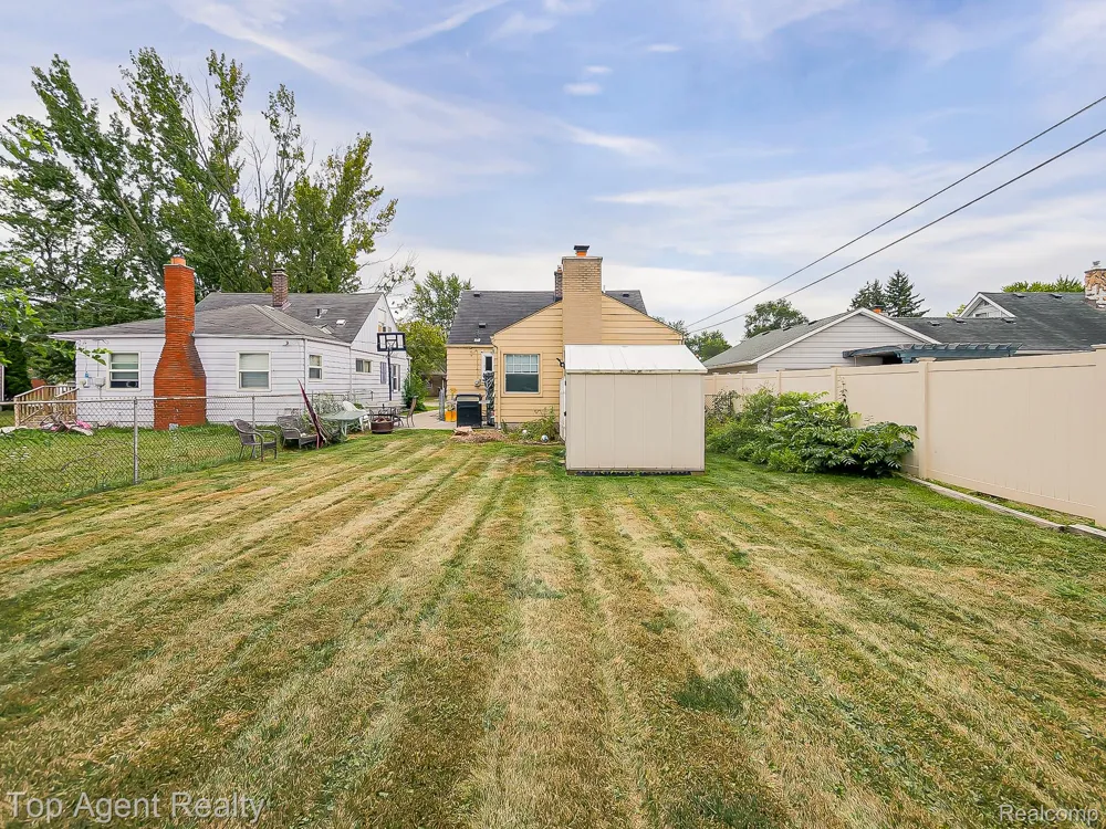 17236 Euclid Avenue Allen Park City, MI 48101