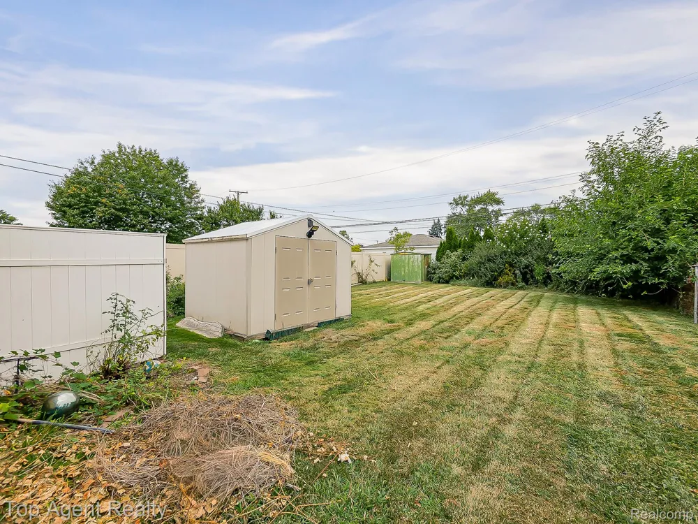 17236 Euclid Avenue Allen Park City, MI 48101