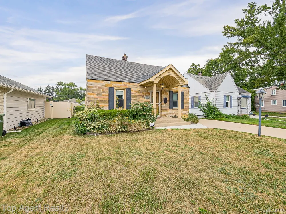 17236 Euclid Avenue Allen Park City, MI 48101