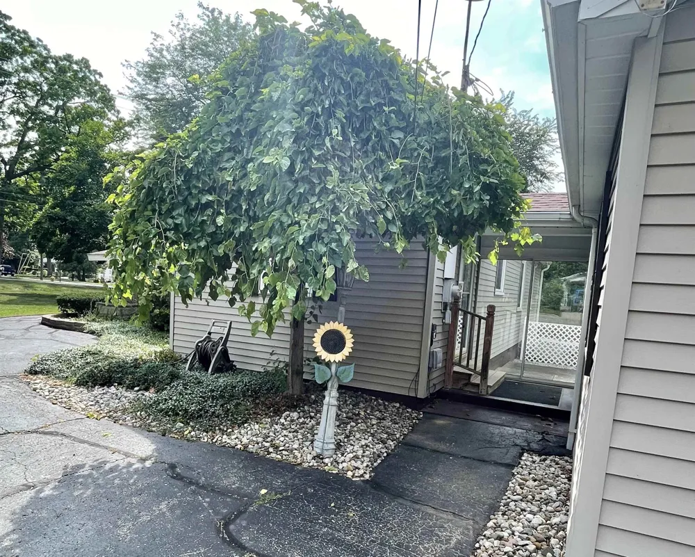 1202 W Oliver Street Owosso City, MI 48867