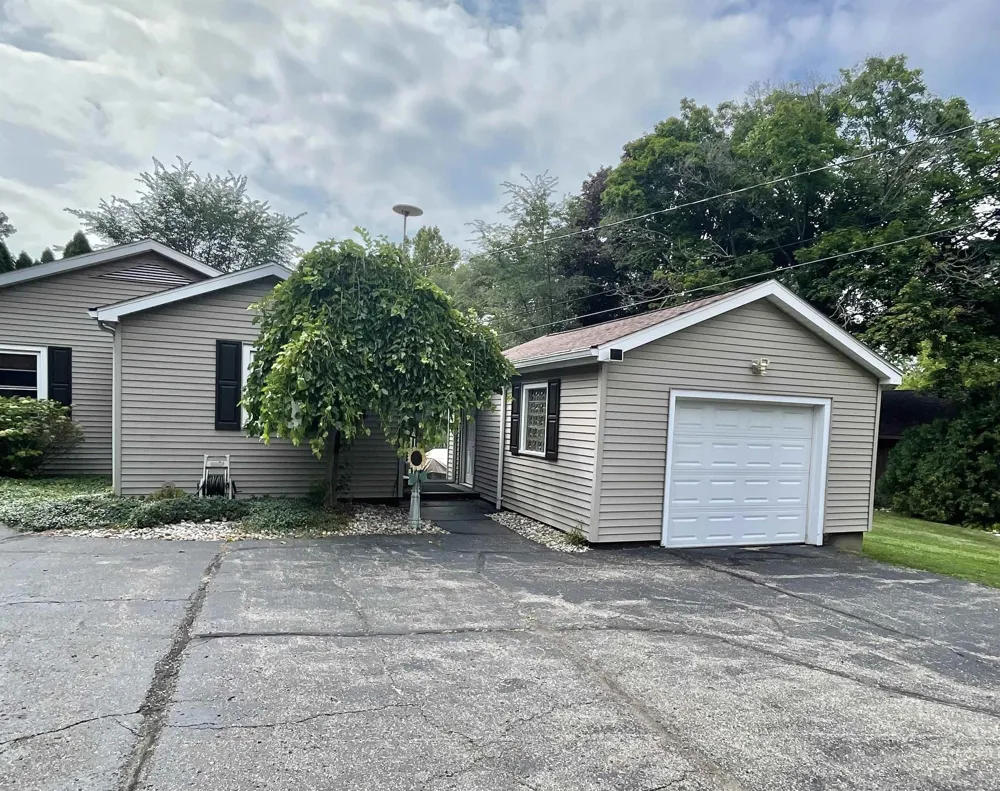 1202 W Oliver Street Owosso City, MI 48867