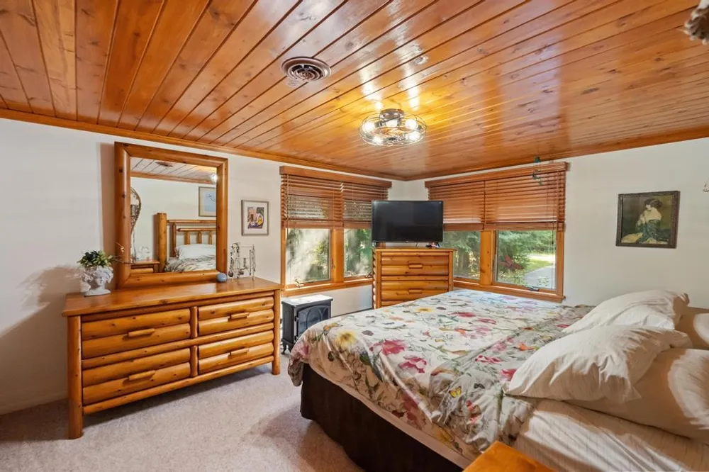 1308 Wenniway Wawatam Township, MI 49701