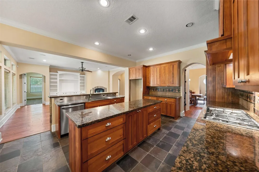21710 Pino Lane Crosby, TX 77532