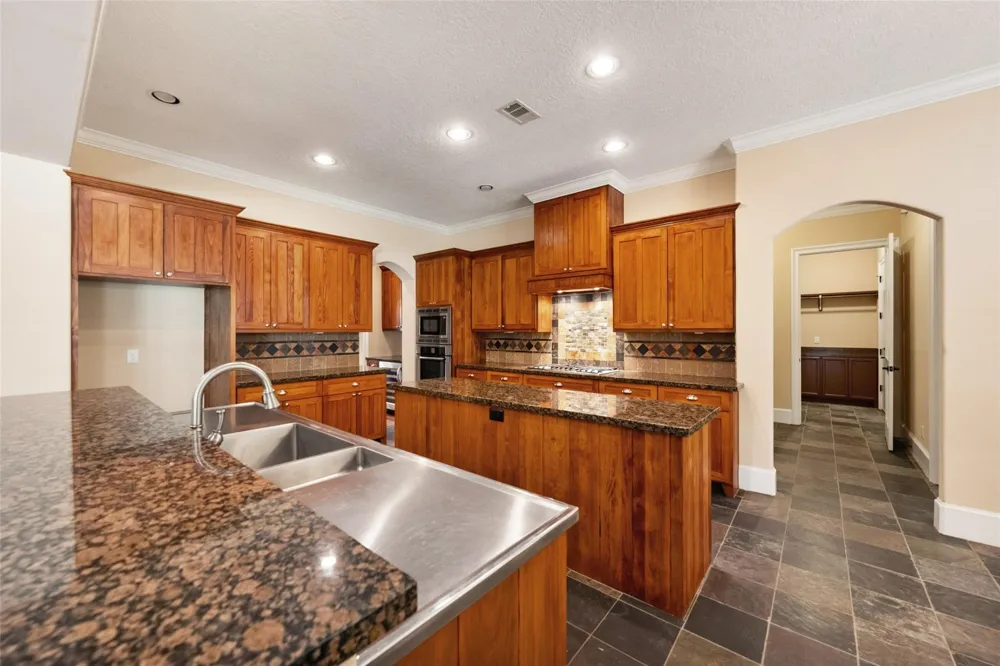 21710 Pino Lane Crosby, TX 77532