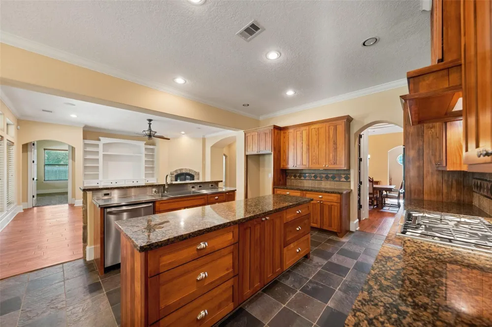 21710 Pino Lane Crosby, TX 77532