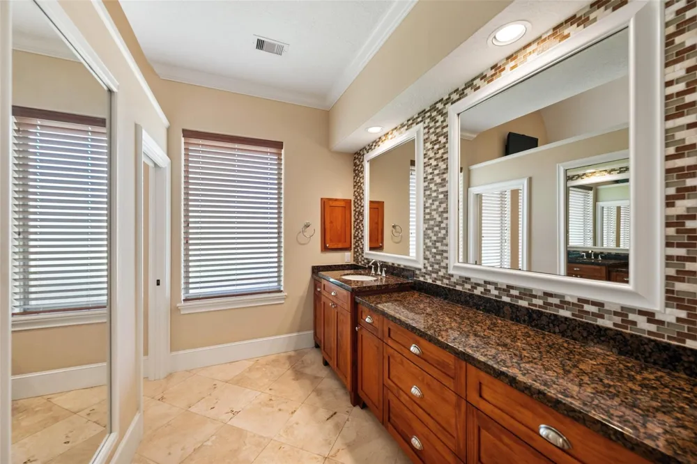 21710 Pino Lane Crosby, TX 77532