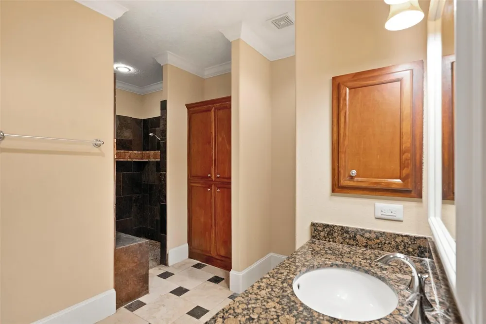 21710 Pino Lane Crosby, TX 77532