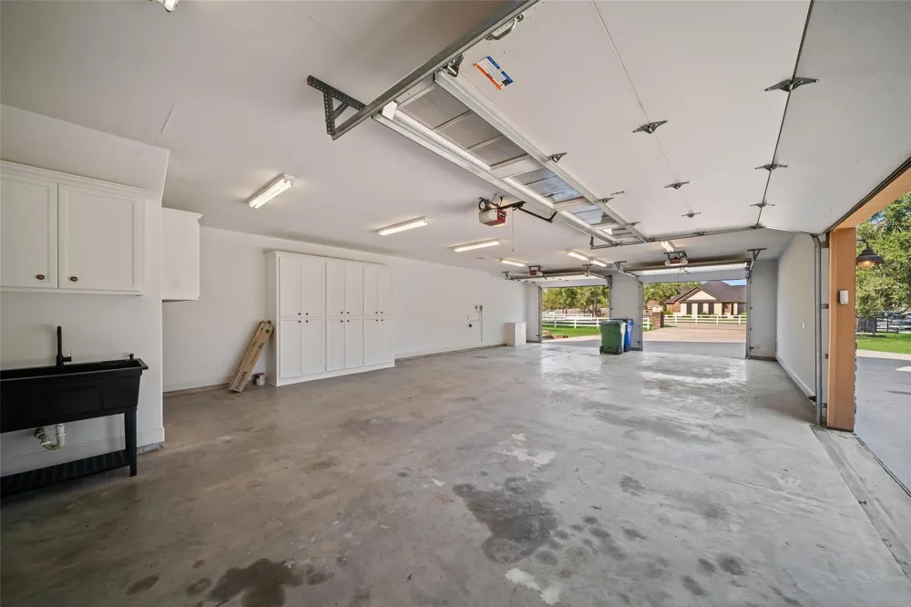 21710 Pino Lane Crosby, TX 77532