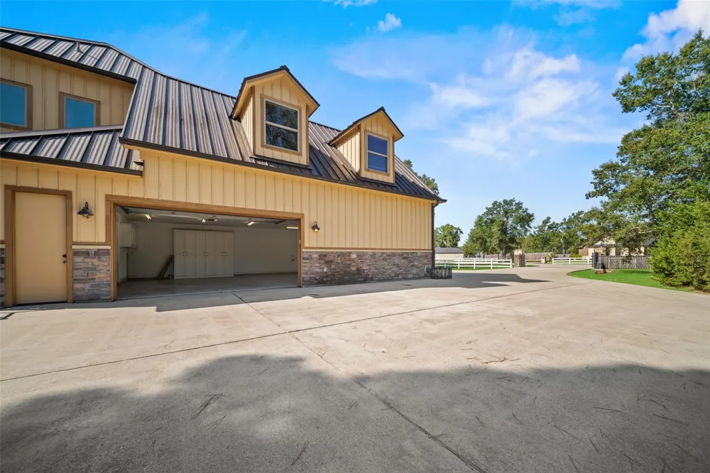 21710 Pino Lane Crosby, TX 77532
