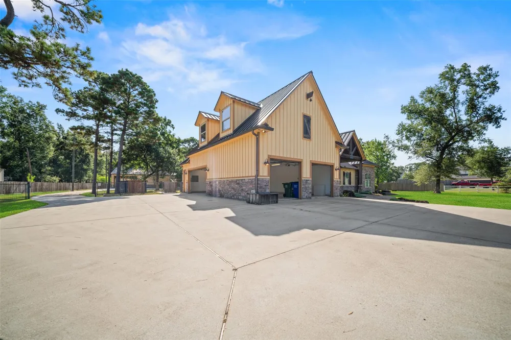21710 Pino Lane Crosby, TX 77532