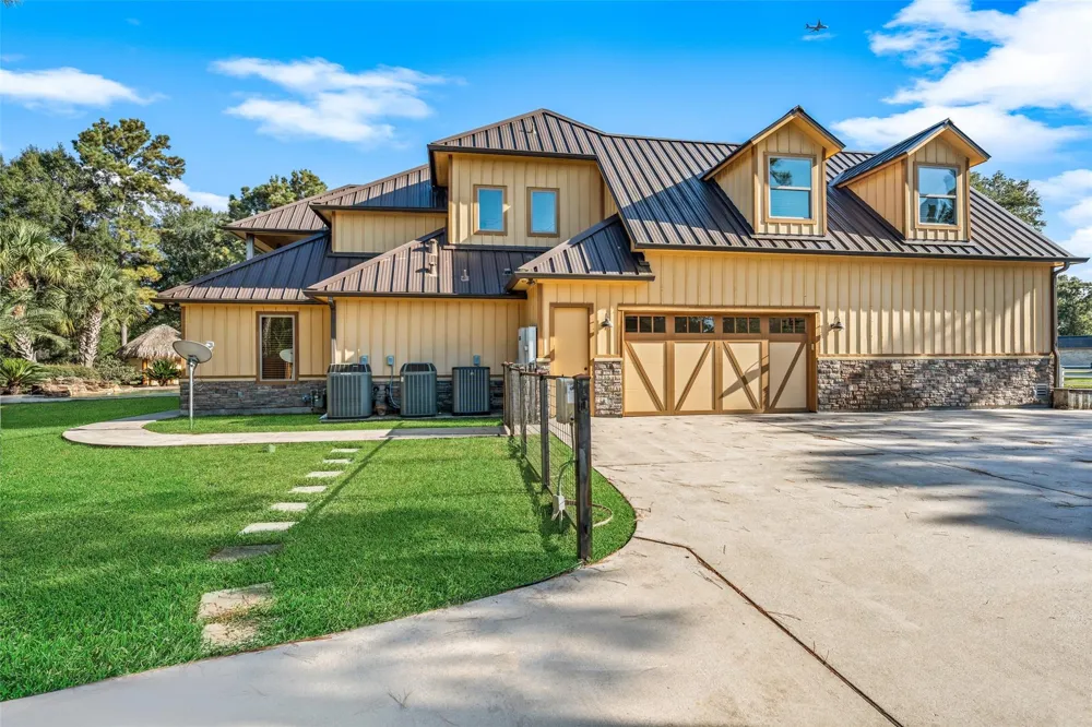 21710 Pino Lane Crosby, TX 77532