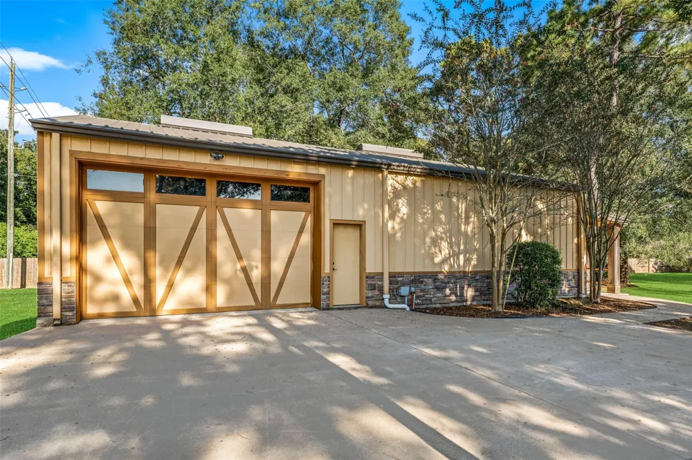 21710 Pino Lane Crosby, TX 77532