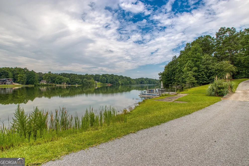 160 Sandy Lake CIR Fayetteville, GA 30214