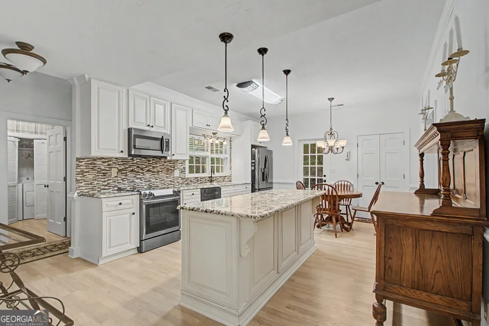 160 Sandy Lake CIR Fayetteville, GA 30214