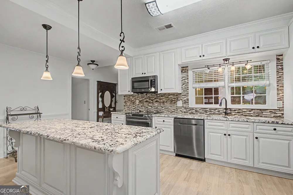 160 Sandy Lake CIR Fayetteville, GA 30214