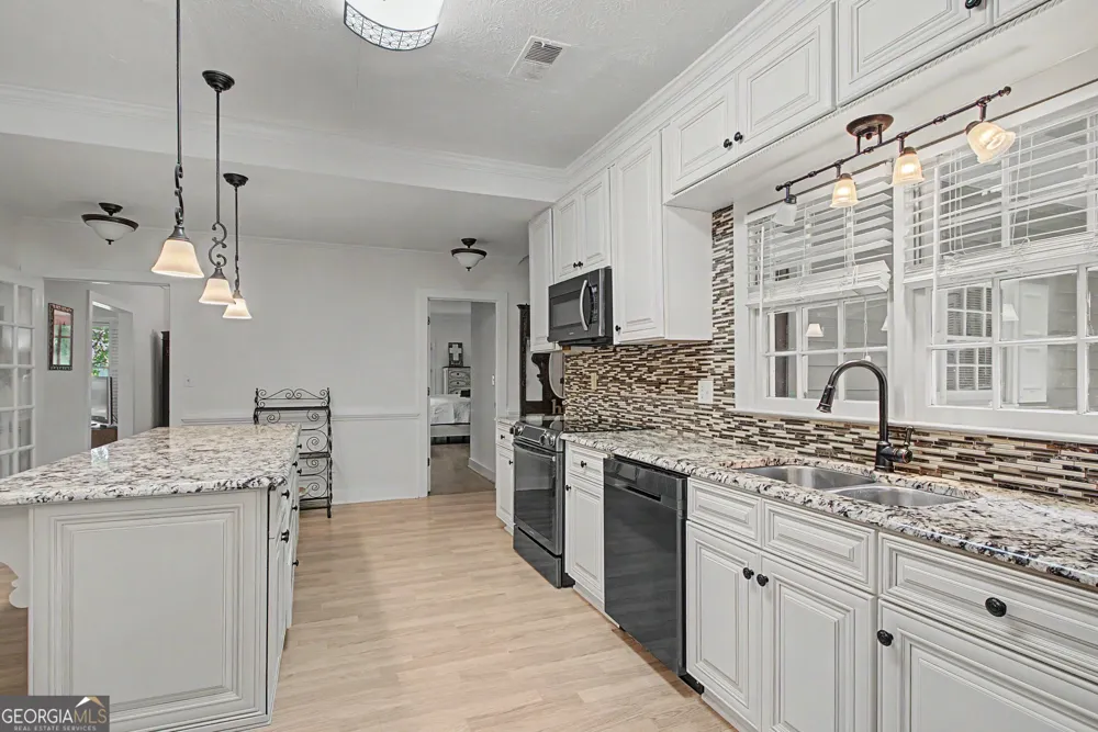 160 Sandy Lake CIR Fayetteville, GA 30214