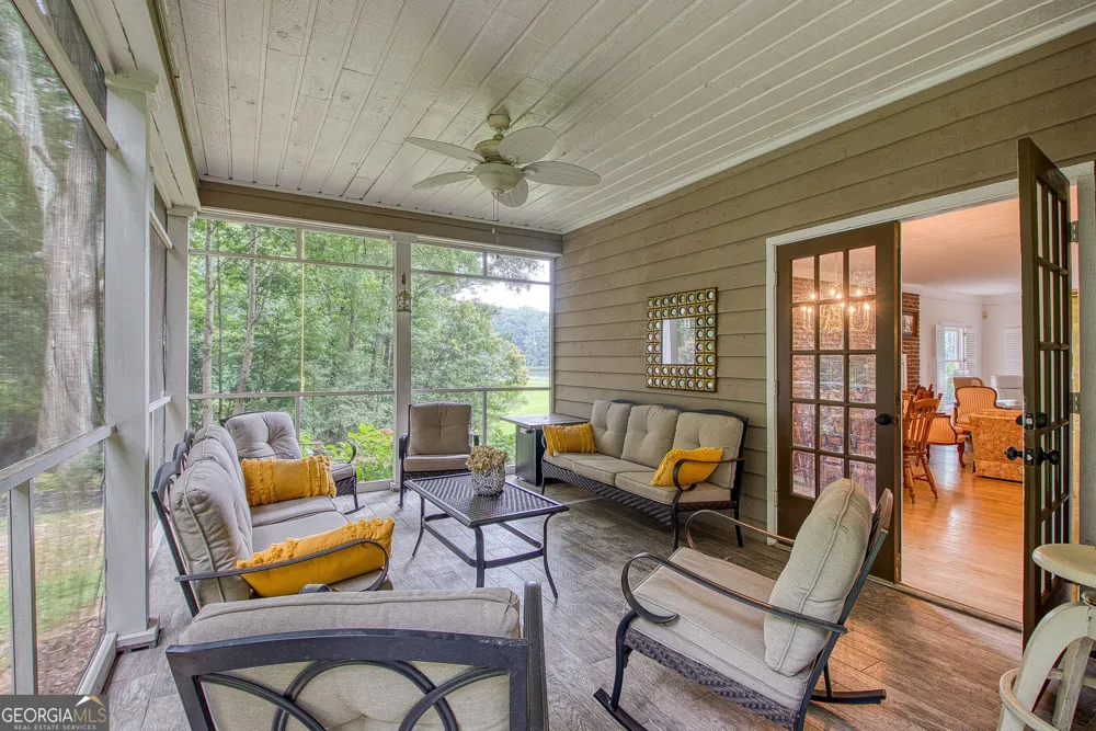 160 Sandy Lake CIR Fayetteville, GA 30214