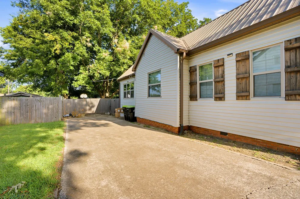 619 Crownpoint Ada, OK 74820
