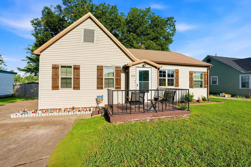 619 Crownpoint Ada, OK 74820