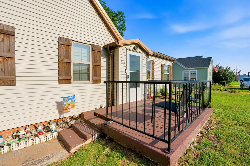 619 Crownpoint Ada, OK 74820