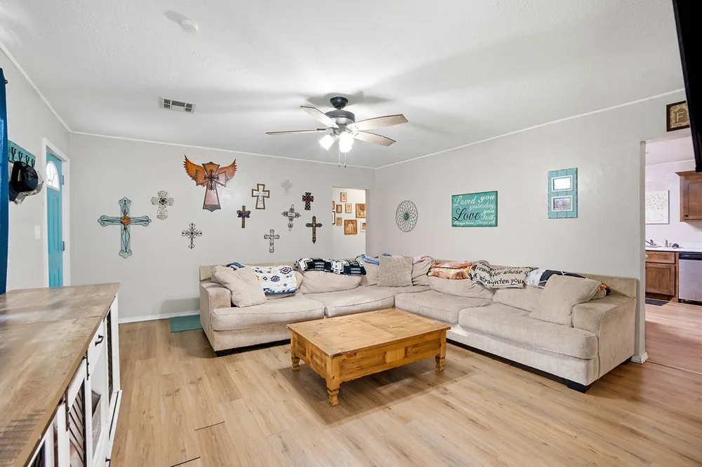 619 Crownpoint Ada, OK 74820