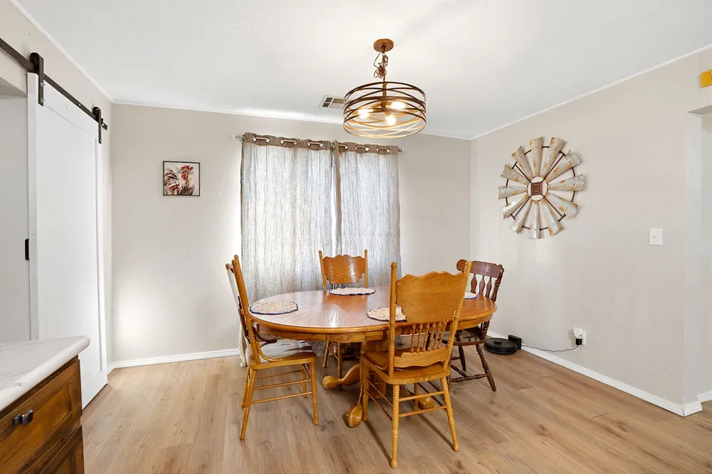 619 Crownpoint Ada, OK 74820