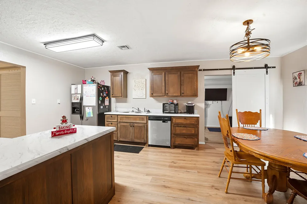 619 Crownpoint Ada, OK 74820