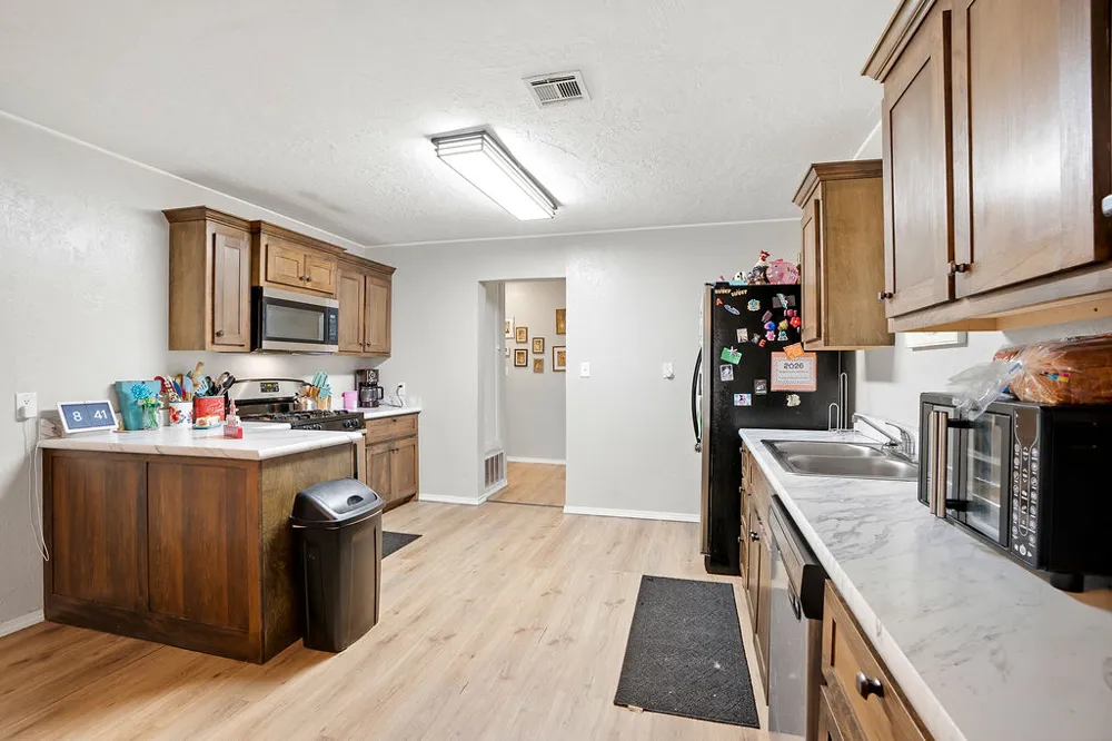 619 Crownpoint Ada, OK 74820