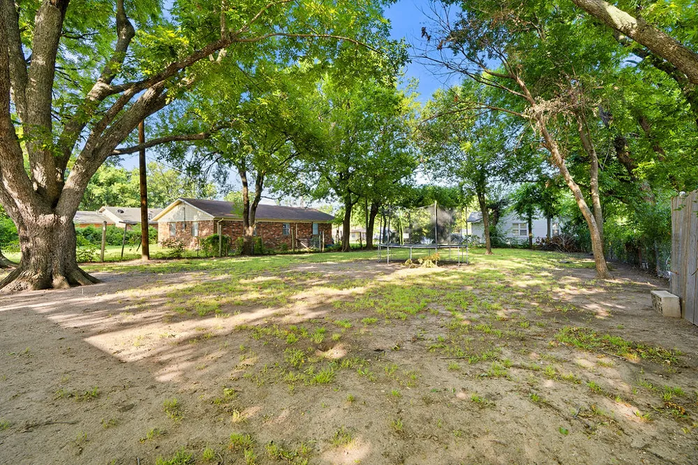 619 Crownpoint Ada, OK 74820