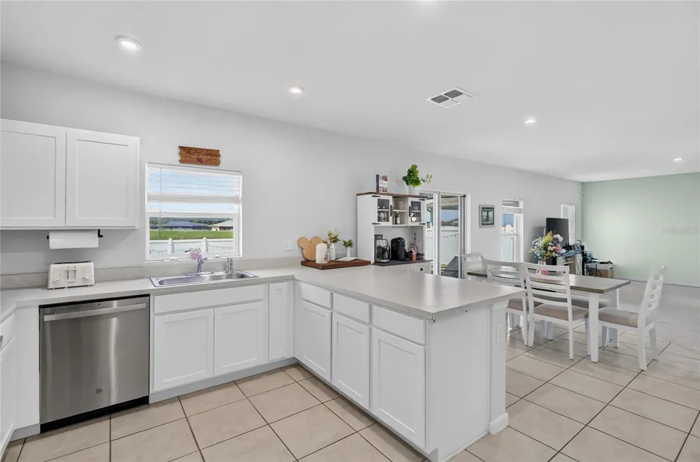 662 EAGLE LANDING BOULEVARD Winter Haven, FL 33880