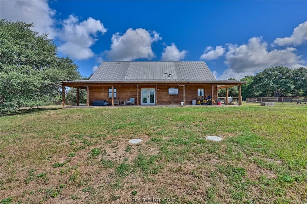 3090 Old Navasota Brenham, TX 77833