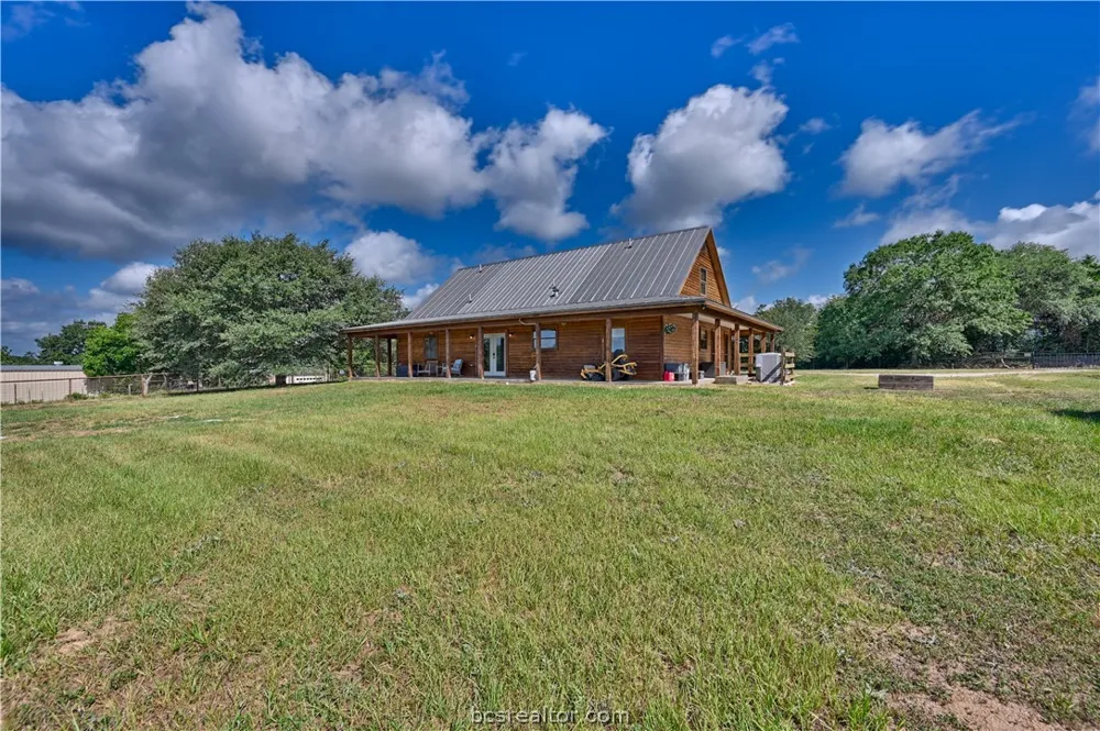 3090 Old Navasota Brenham, TX 77833