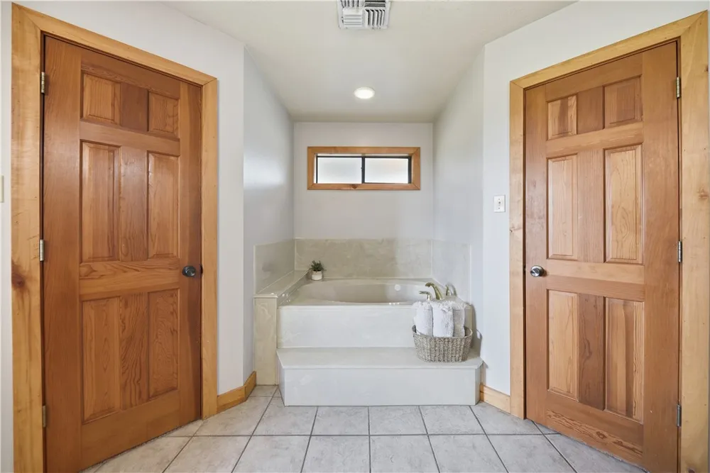 3090 Old Navasota Brenham, TX 77833