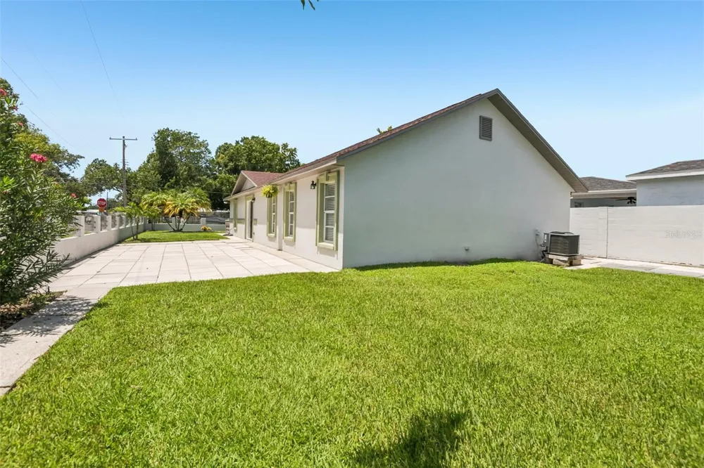 7001 CLARK AVENUE Tampa, FL 33614