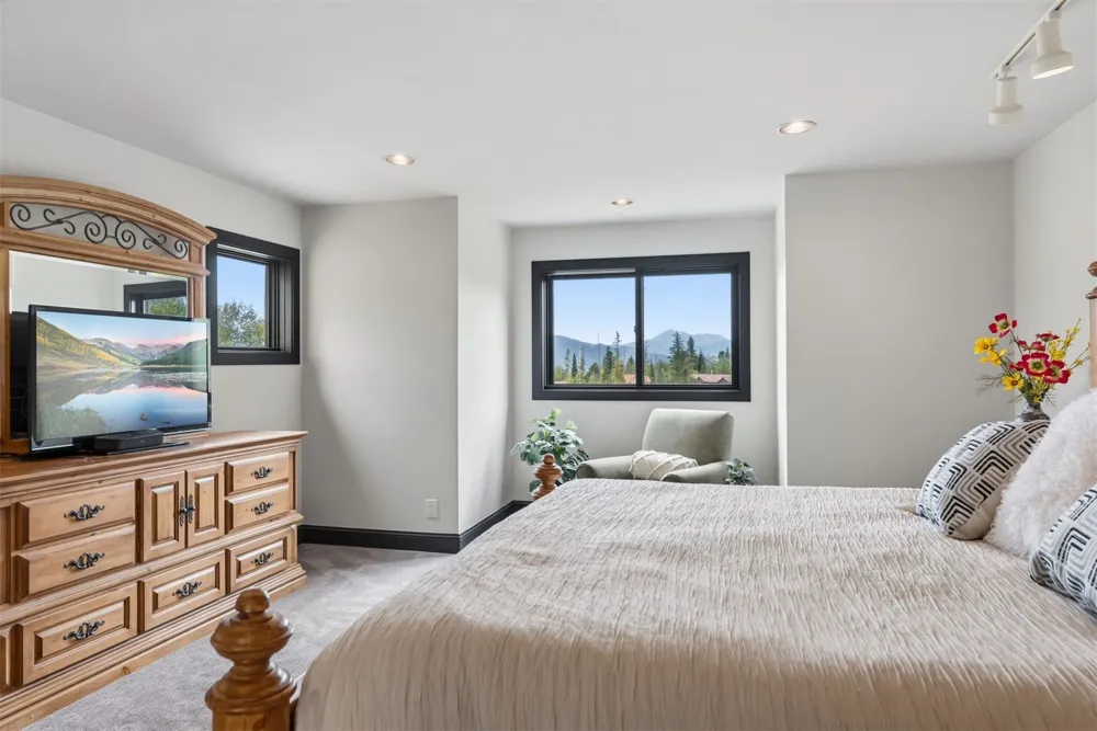 31 Shooting Star Way Silverthorne, CO 80498