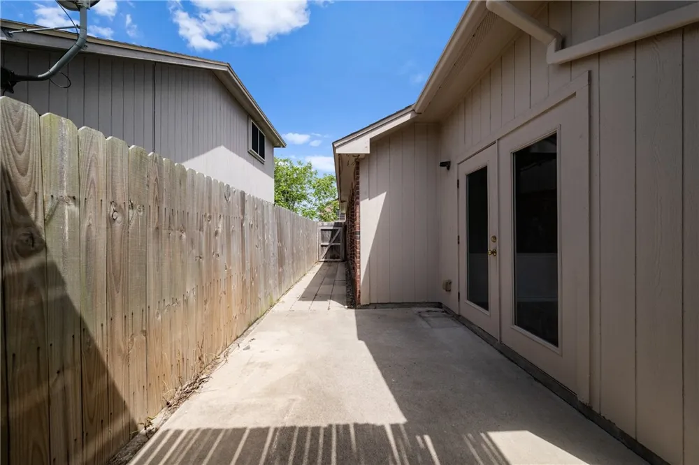 7518 Fort Griffen Drive Corpus Christi, TX 78414