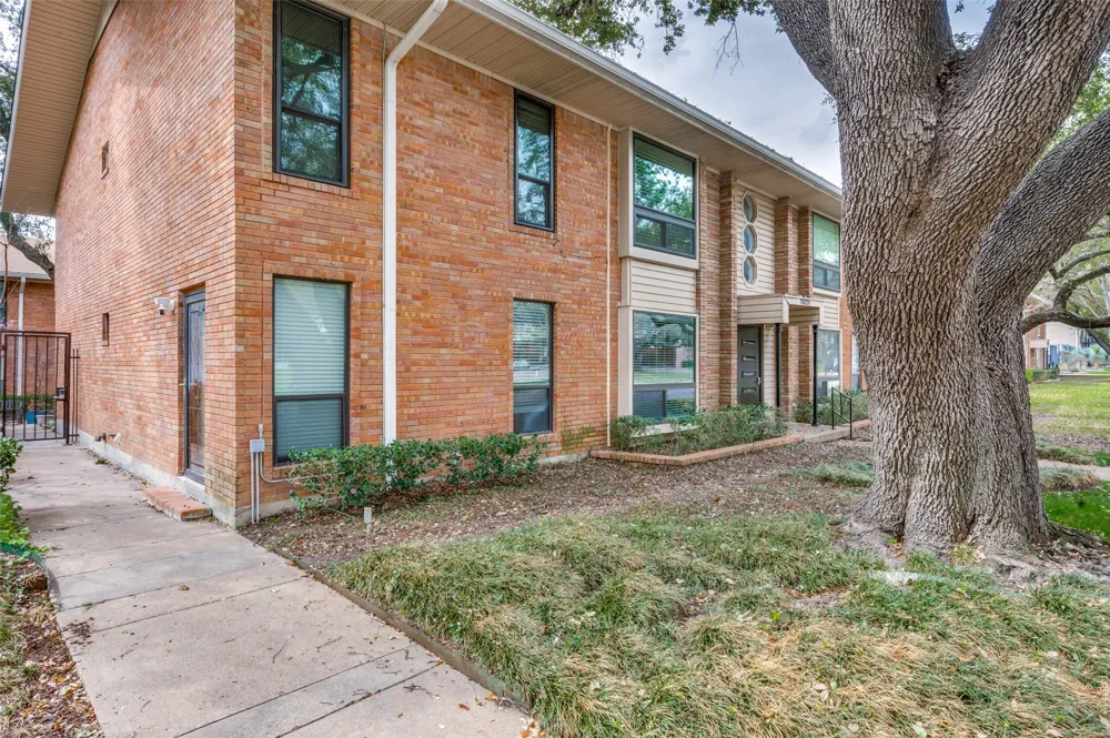 10029 Regal Park Lane #212 Dallas, TX 75230