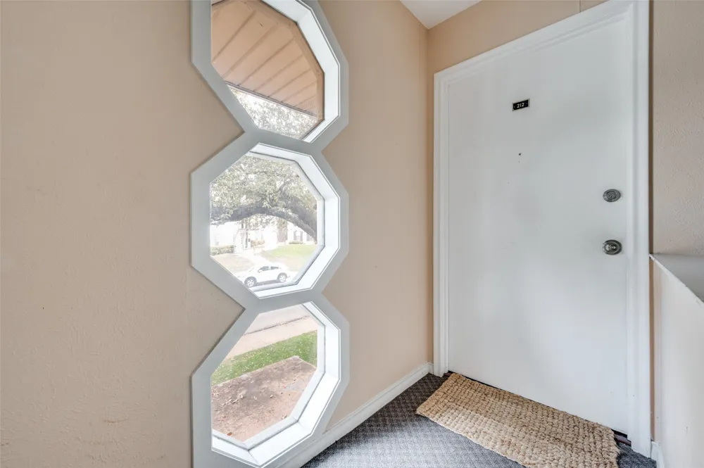10029 Regal Park Lane #212 Dallas, TX 75230