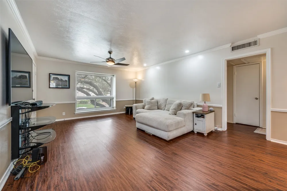 10029 Regal Park Lane #212 Dallas, TX 75230