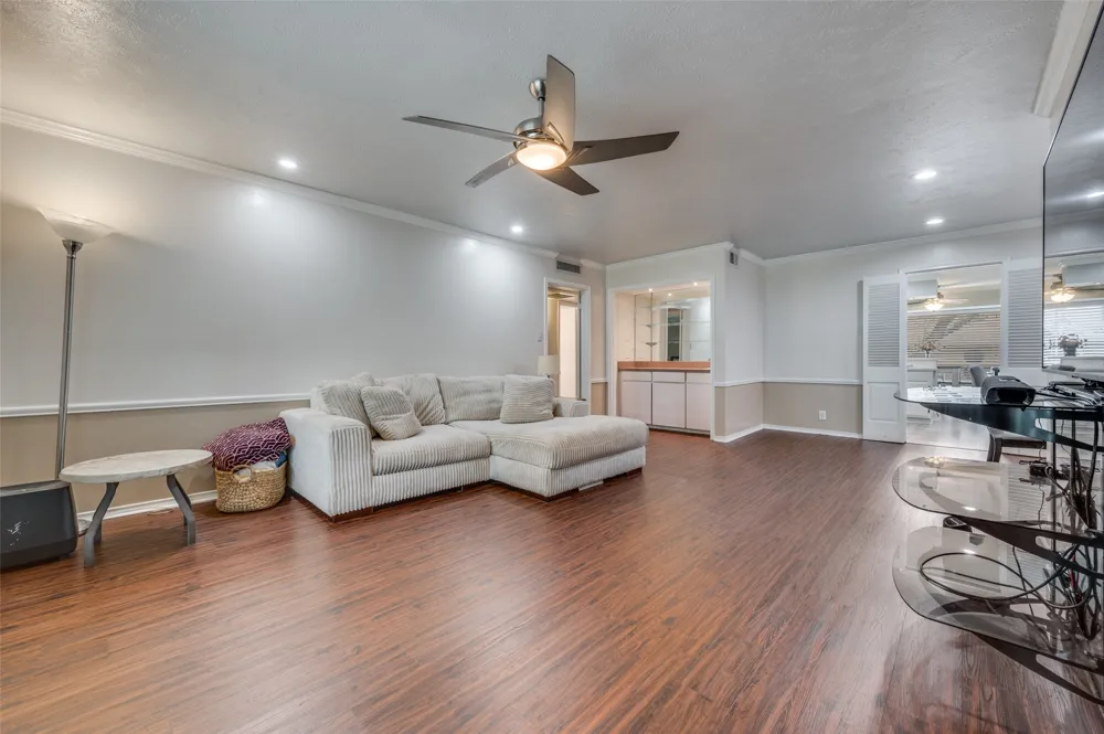 10029 Regal Park Lane #212 Dallas, TX 75230