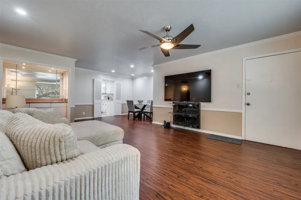 10029 Regal Park Lane #212 Dallas, TX 75230