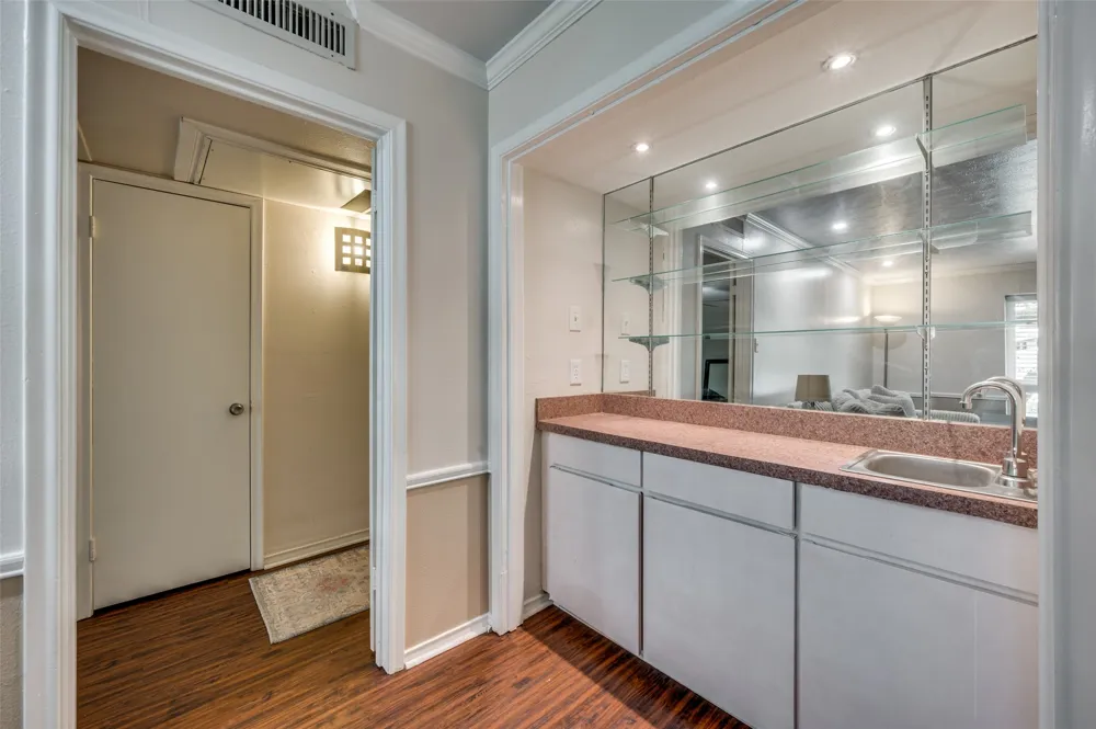 10029 Regal Park Lane #212 Dallas, TX 75230