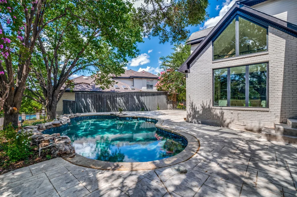 200 Krohn Court Irving, TX 75038