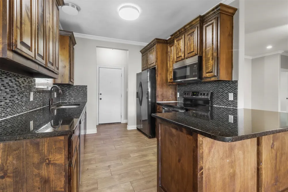 1624 E King Street Sherman, TX 75090