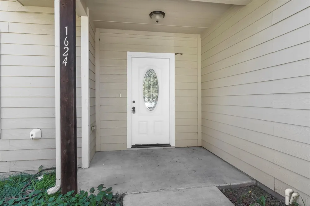 1624 E King Street Sherman, TX 75090
