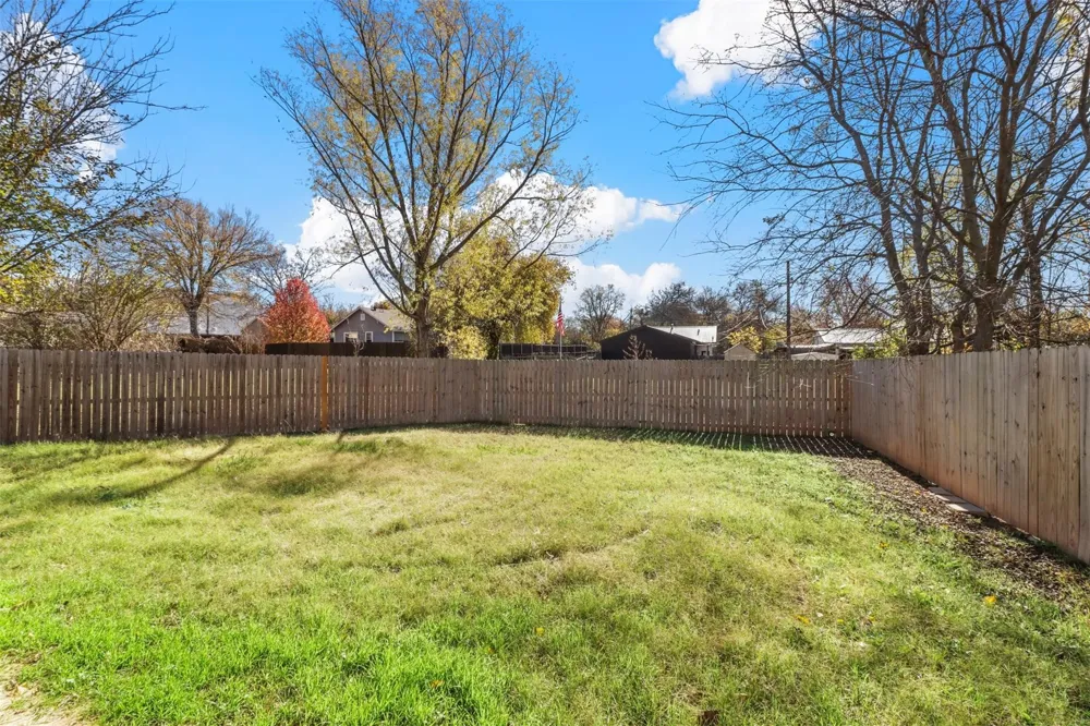 1624 E King Street Sherman, TX 75090