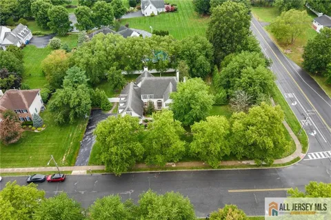 1 Woodland Drive