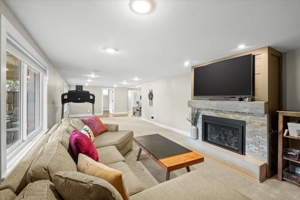3341 Decatur Lane Saint Louis Park, MN 55426