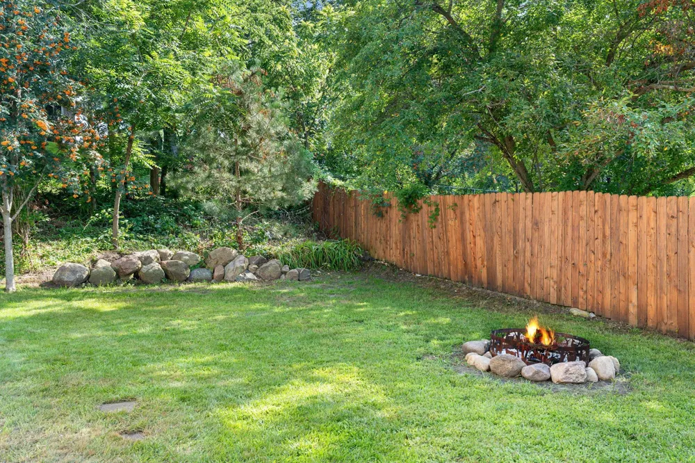 1939 Greenwood Drive NE Owatonna, MN 55060
